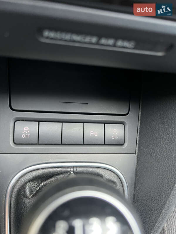 Універсал Volkswagen Golf 2012 в Золочеві