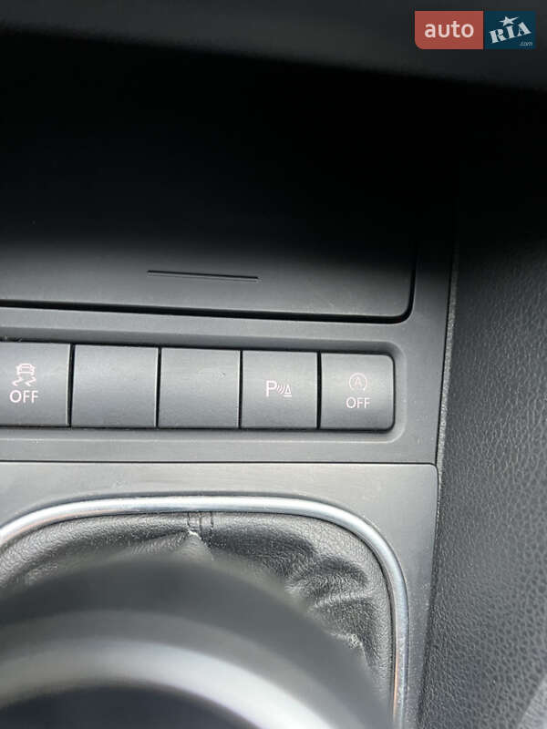 Універсал Volkswagen Golf 2012 в Золочеві