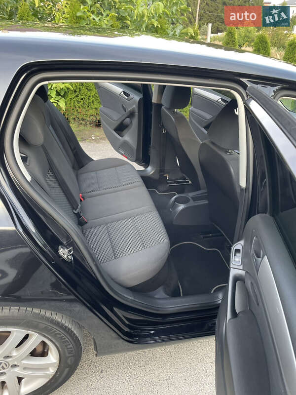 Хетчбек Volkswagen Golf 2010 в Львові