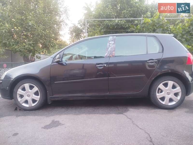 Хетчбек Volkswagen Golf 2006 в Синельниковому