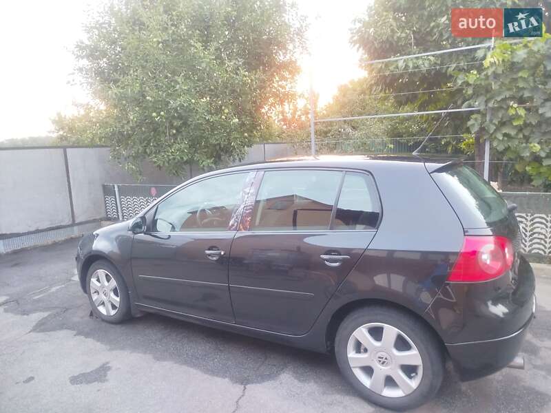 Хетчбек Volkswagen Golf 2006 в Синельниковому