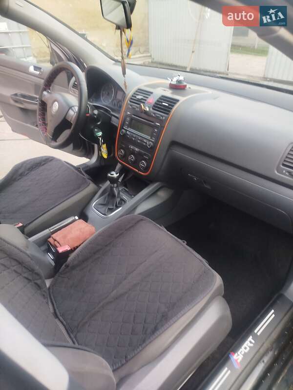 Хетчбек Volkswagen Golf 2006 в Синельниковому