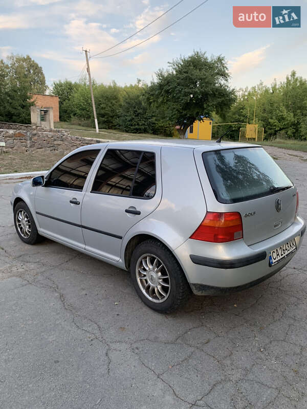 Хэтчбек Volkswagen Golf 2000 в Тальном