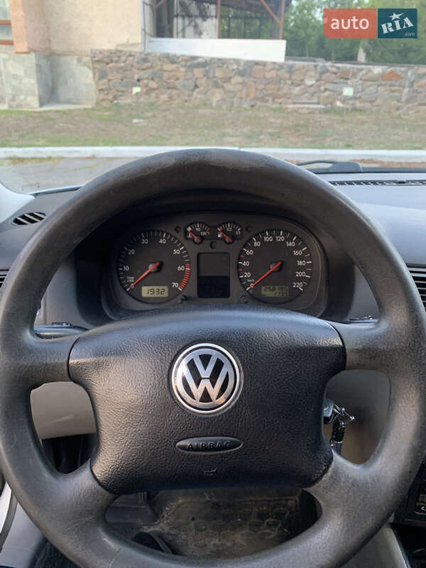 Хэтчбек Volkswagen Golf 2000 в Тальном