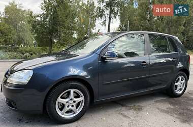 Хэтчбек Volkswagen Golf 2005 в Ахтырке