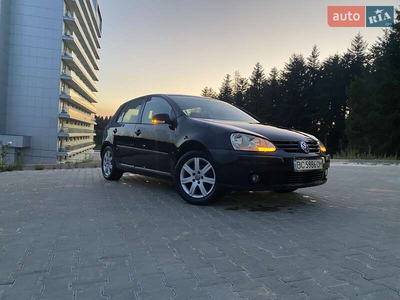 Хэтчбек Volkswagen Golf 2004 в Дрогобыче