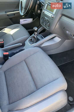 Хетчбек Volkswagen Golf 2007 в  фото 7 Хетчбек Volkswagen Golf 2007 в