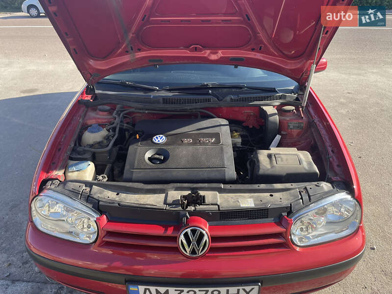 Універсал Volkswagen Golf 2001 в Чуднові