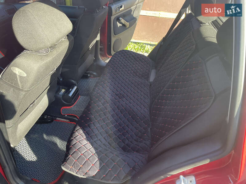 Універсал Volkswagen Golf 2001 в Чуднові