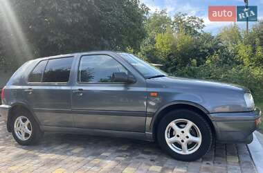 Хетчбек Volkswagen Golf 1995 в Кагарлику
