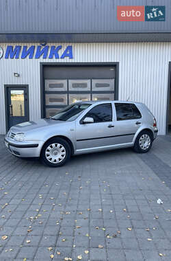 Хэтчбек Volkswagen Golf 2000 в Сарнах