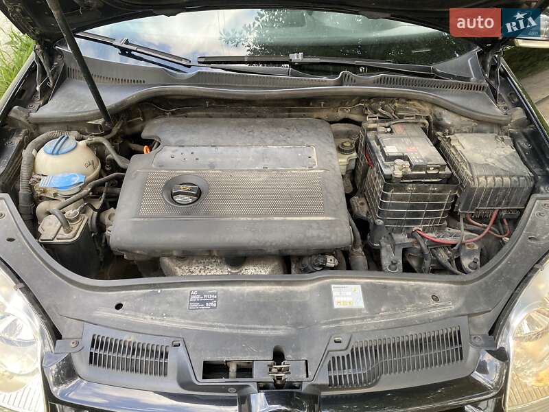 Хэтчбек Volkswagen Golf 2004 в Дрогобыче