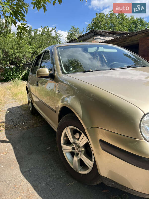 Хэтчбек Volkswagen Golf 2001 в Звенигородке