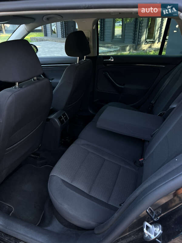 Універсал Volkswagen Golf 2009 в Рівному