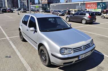 Хетчбек Volkswagen Golf 2004 в Києві
