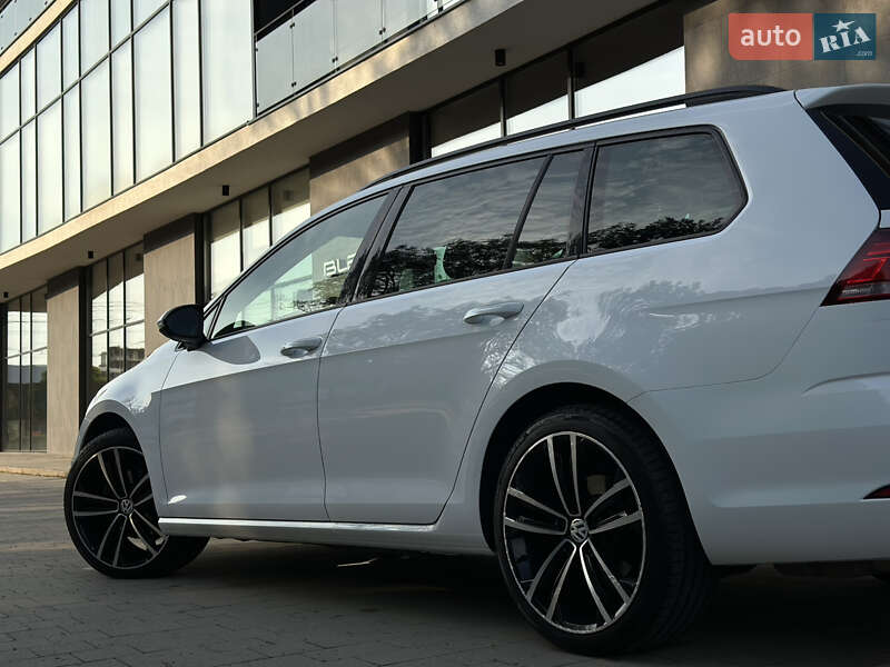 Універсал Volkswagen Golf 2017 в Ужгороді