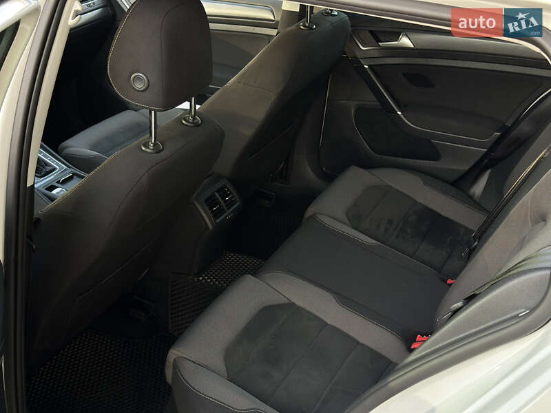 Універсал Volkswagen Golf 2017 в Ужгороді