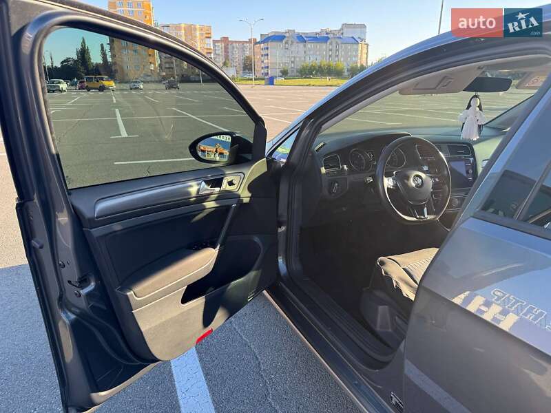 Хэтчбек Volkswagen Golf 2017 в Каменец-Подольском
