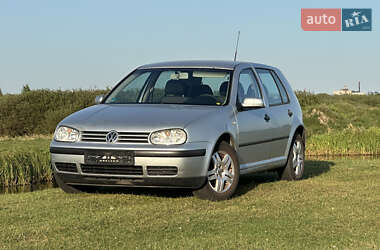 Хэтчбек Volkswagen Golf 2003 в Березному