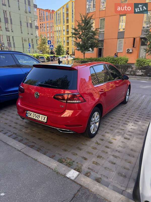 Хетчбек Volkswagen Golf 2017 в Києві