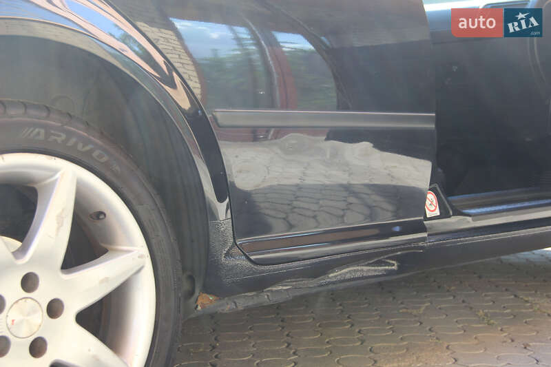 Хетчбек Volkswagen Golf 2003 в Дніпрі