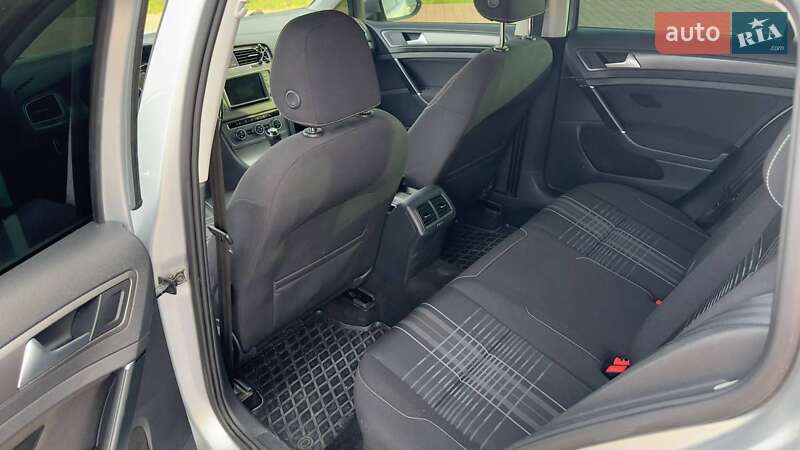 Універсал Volkswagen Golf 2015 в Хусті