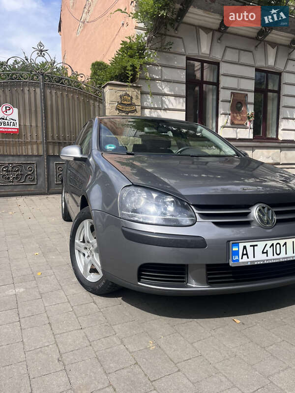 Хетчбек Volkswagen Golf 2005 в Івано-Франківську