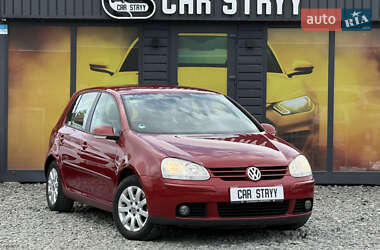 Хетчбек Volkswagen Golf 2005 в Стрию
