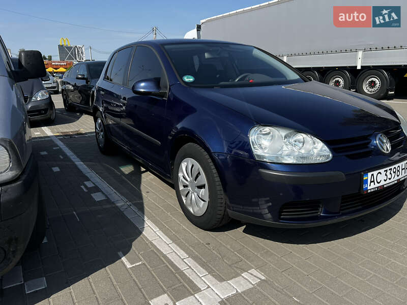 Хетчбек Volkswagen Golf 2005 в Ковелі