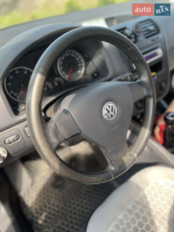 Хетчбек Volkswagen Golf 2005 в Нетішині