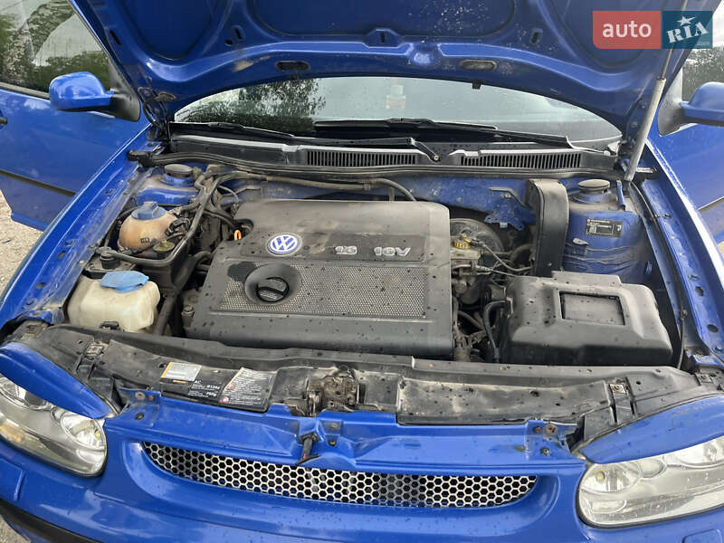 Хетчбек Volkswagen Golf 2002 в Красилові