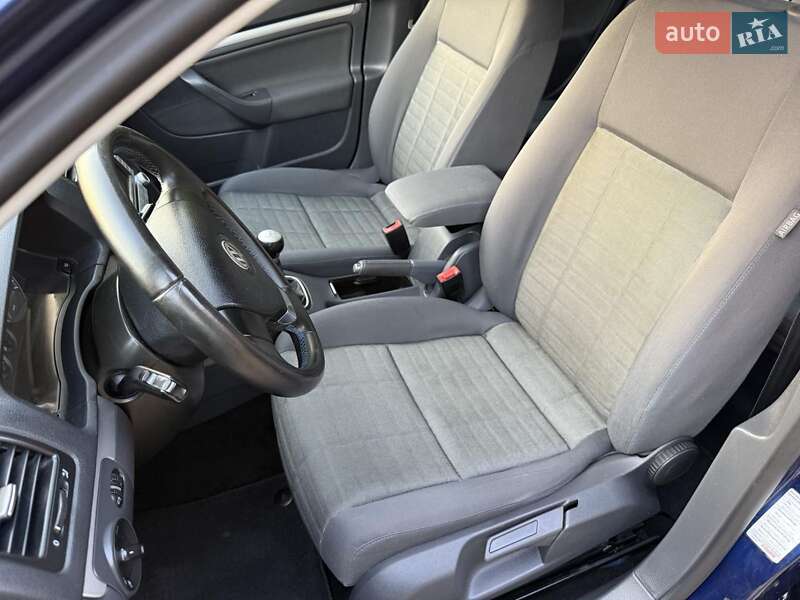 Хетчбек Volkswagen Golf 2007 в Києві