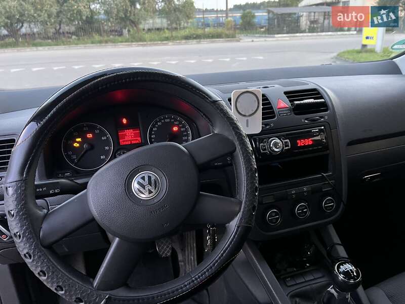 Хетчбек Volkswagen Golf 2004 в Бродах