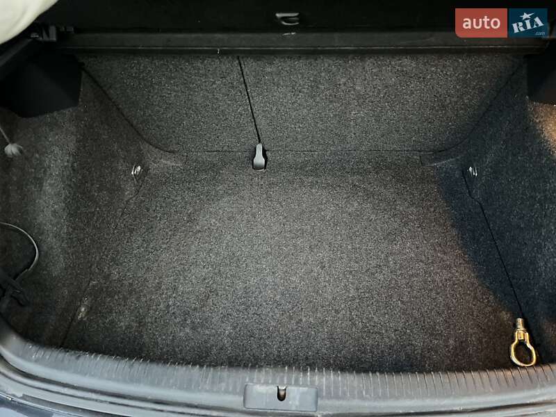 Хетчбек Volkswagen Golf 2004 в Бродах