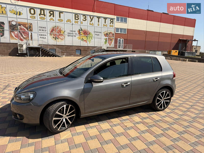 Хетчбек Volkswagen Golf 2009 в Гайсину