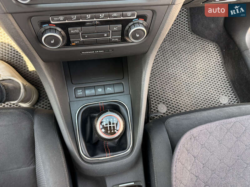 Хетчбек Volkswagen Golf 2009 в Гайсину