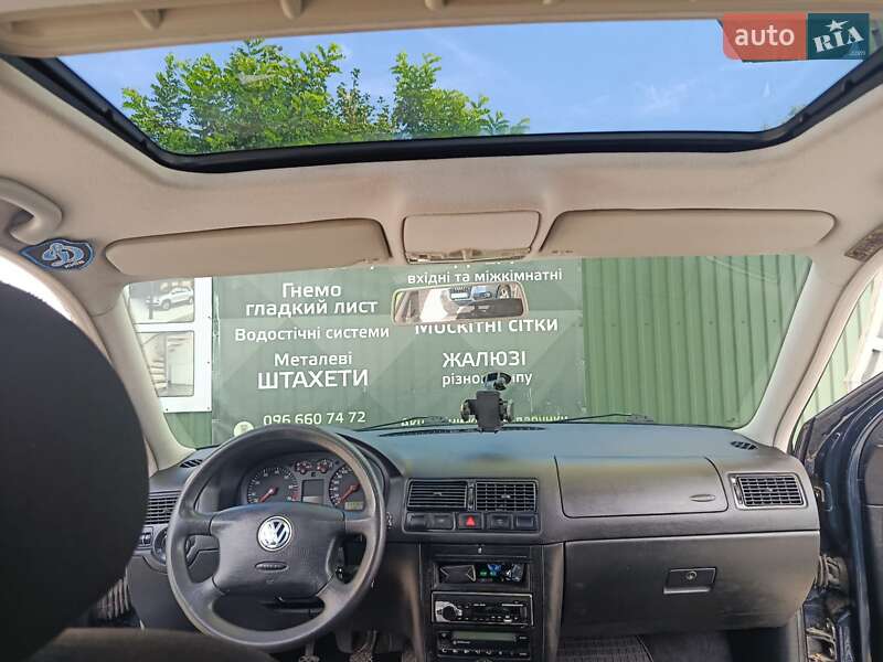 Хэтчбек Volkswagen Golf 2001 в Золочеве