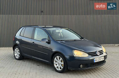 Хетчбек Volkswagen Golf 2003 в Ужгороді