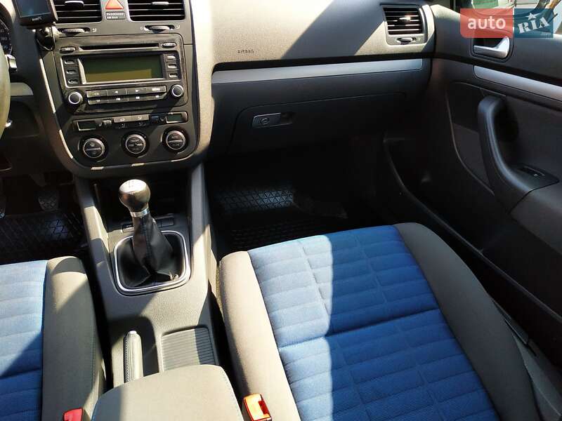 Хэтчбек Volkswagen Golf 2007 в Луцке