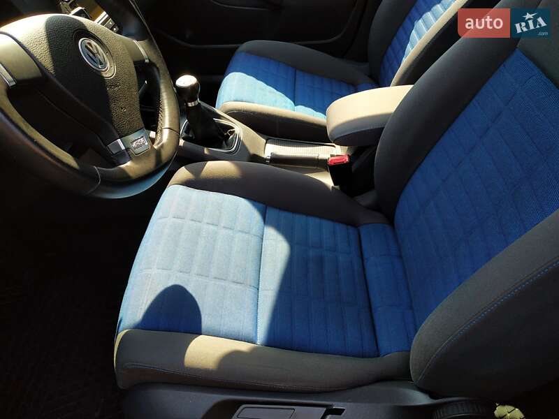 Хэтчбек Volkswagen Golf 2007 в Луцке