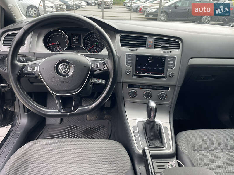 Хетчбек Volkswagen Golf 2015 в Львові