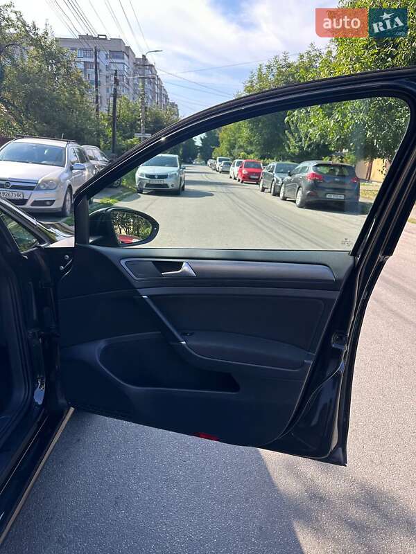 Хетчбек Volkswagen Golf 2017 в Вінниці