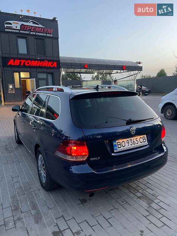 Універсал Volkswagen Golf 2011 в Тернополі