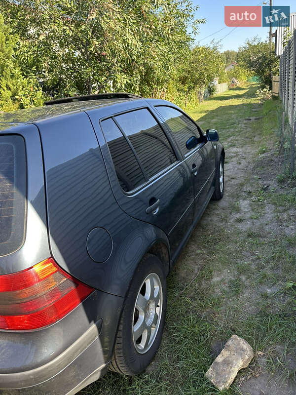 Хэтчбек Volkswagen Golf 2001 в Бородянке