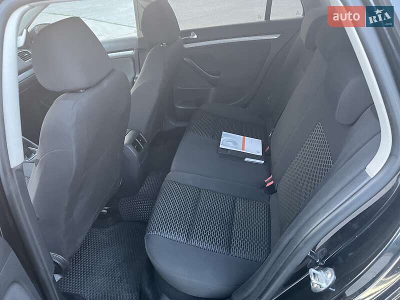 Універсал Volkswagen Golf 2011 в Каневі