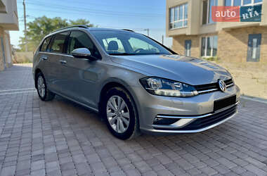 Універсал Volkswagen Golf 2017 в Чернівцях