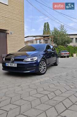 Хетчбек Volkswagen Golf 2016 в Дніпрі