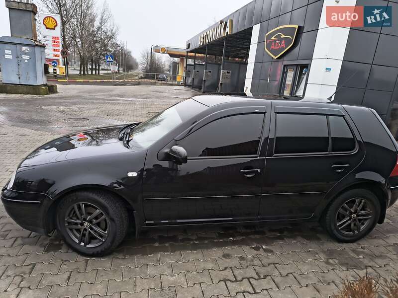Хэтчбек Volkswagen Golf 2003 в Южном