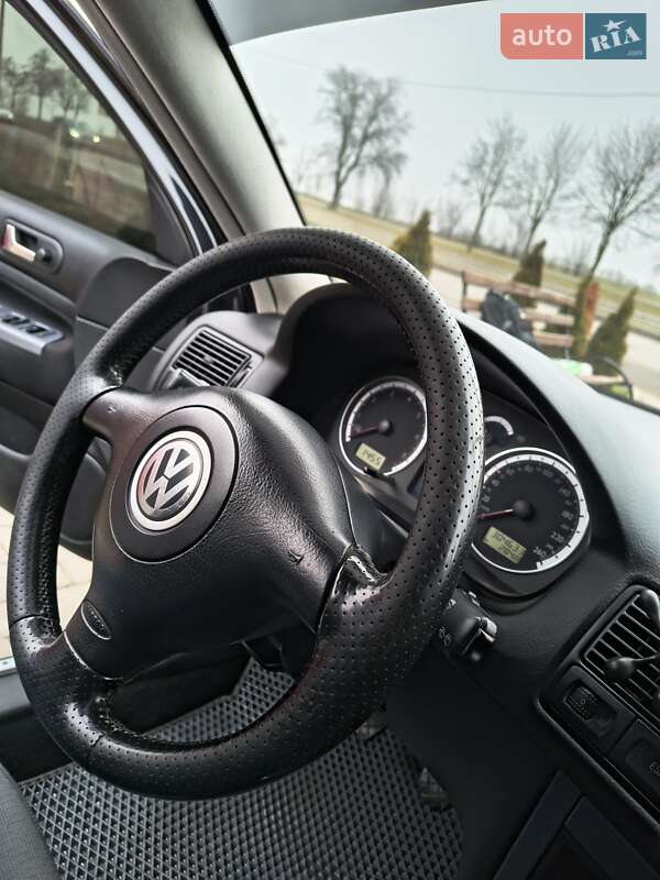 Хэтчбек Volkswagen Golf 2003 в Южном