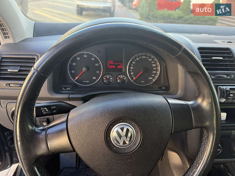 Хэтчбек Volkswagen Golf 2009 в Черкассах